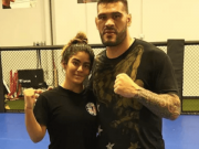 Dcéra „Bigfoota” Silvu bude mať debut v MMA