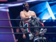 Cain Velasquez a jeho debut vo wrestlingu! (VIDEO)