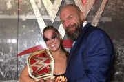 Ronda Rousey s opasokom  WWE (Video)